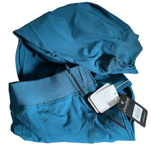 Cherokee Infinity Women's Scrubs Jogger - Picture 4 of 5